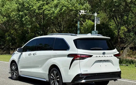 Toyota Granvia, 2023 год, 7 450 007 рублей, 7 фотография