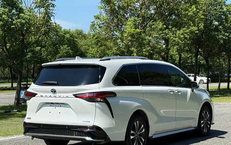 Toyota Granvia, 2023 год, 7 450 007 рублей, 9 фотография