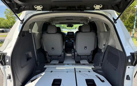 Toyota Granvia, 2023 год, 7 450 007 рублей, 16 фотография