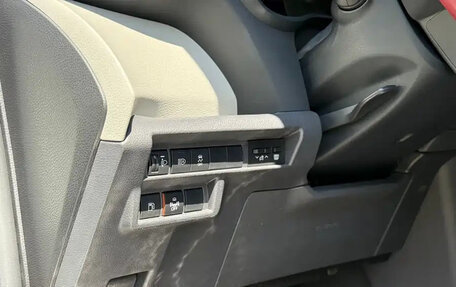 Toyota Granvia, 2023 год, 7 450 007 рублей, 17 фотография