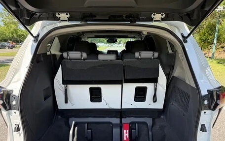 Toyota Granvia, 2023 год, 7 450 007 рублей, 15 фотография