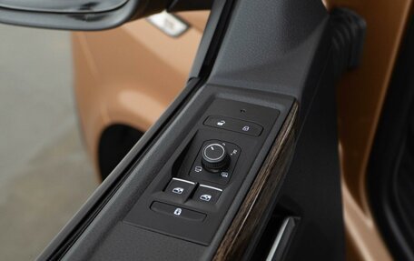 Volkswagen Multivan T6 рестайлинг, 2020 год, 5 693 444 рублей, 18 фотография