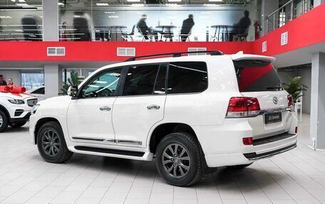 Toyota Land Cruiser 200, 2015 год, 4 790 000 рублей, 2 фотография