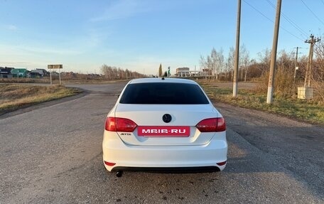 Volkswagen Jetta VI, 2013 год, 950 000 рублей, 4 фотография