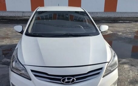 Hyundai Solaris II рестайлинг, 2015 год, 820 000 рублей, 2 фотография