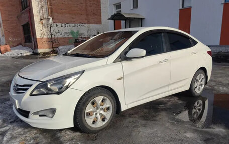 Hyundai Solaris II рестайлинг, 2015 год, 820 000 рублей, 3 фотография
