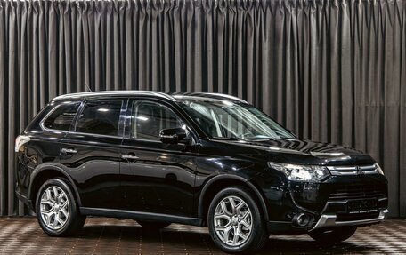 Mitsubishi Outlander III рестайлинг 3, 2014 год, 1 285 000 рублей, 3 фотография