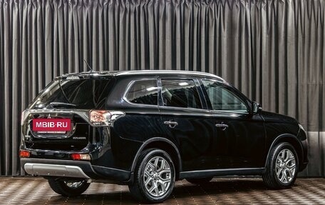 Mitsubishi Outlander III рестайлинг 3, 2014 год, 1 285 000 рублей, 6 фотография
