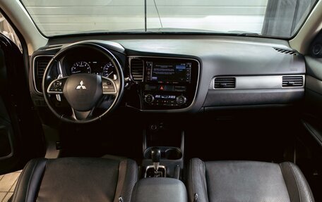 Mitsubishi Outlander III рестайлинг 3, 2014 год, 1 285 000 рублей, 15 фотография