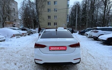 Hyundai Solaris II рестайлинг, 2018 год, 930 000 рублей, 1 фотография