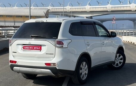 Mitsubishi Outlander III рестайлинг 3, 2014 год, 945 000 рублей, 3 фотография