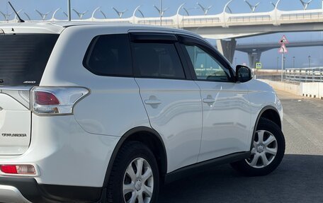 Mitsubishi Outlander III рестайлинг 3, 2014 год, 945 000 рублей, 10 фотография