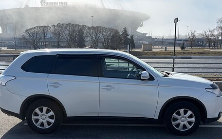 Mitsubishi Outlander III рестайлинг 3, 2014 год, 945 000 рублей, 15 фотография
