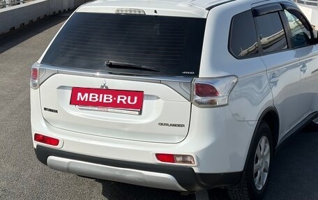 Mitsubishi Outlander III рестайлинг 3, 2014 год, 945 000 рублей, 7 фотография