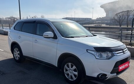 Mitsubishi Outlander III рестайлинг 3, 2014 год, 945 000 рублей, 14 фотография
