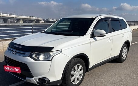 Mitsubishi Outlander III рестайлинг 3, 2014 год, 945 000 рублей, 12 фотография