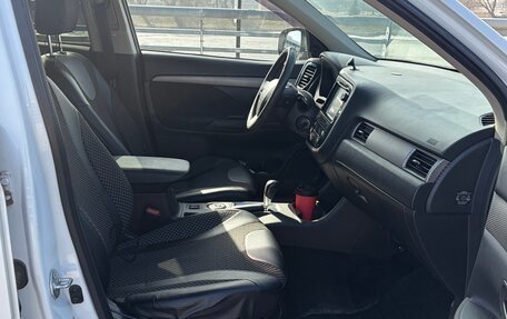 Mitsubishi Outlander III рестайлинг 3, 2014 год, 945 000 рублей, 21 фотография