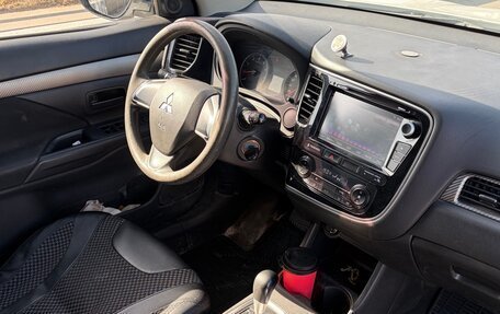 Mitsubishi Outlander III рестайлинг 3, 2014 год, 945 000 рублей, 23 фотография