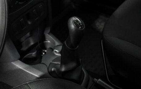 Renault Logan II, 2018 год, 799 000 рублей, 10 фотография