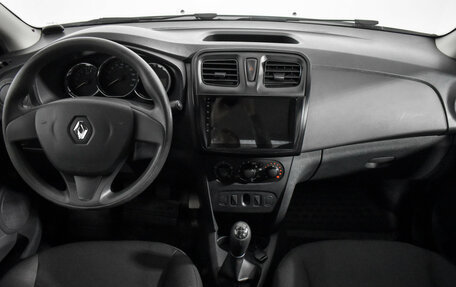 Renault Logan II, 2018 год, 799 000 рублей, 13 фотография