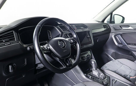 Volkswagen Tiguan II, 2019 год, 3 000 000 рублей, 14 фотография