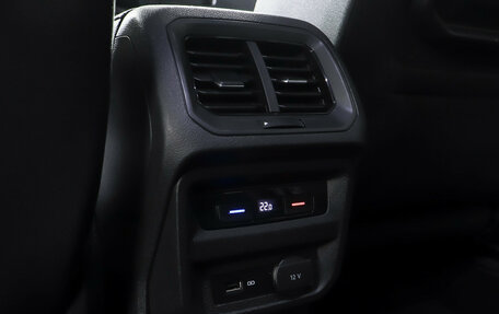 Volkswagen Tiguan II, 2019 год, 3 000 000 рублей, 23 фотография