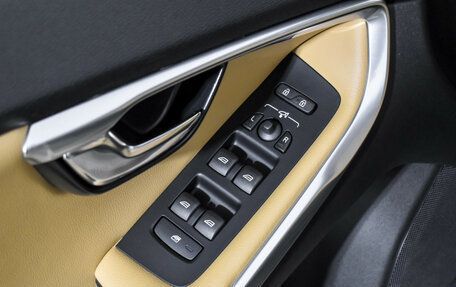 Volvo V40 Cross Country I, 2017 год, 1 990 000 рублей, 10 фотография