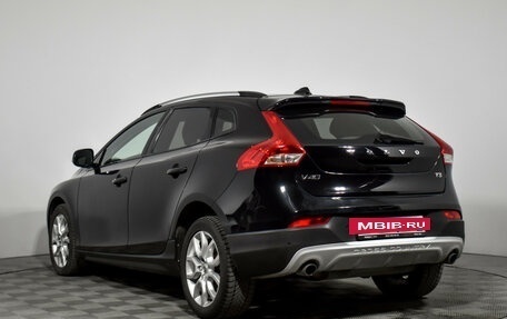 Volvo V40 Cross Country I, 2017 год, 1 990 000 рублей, 7 фотография