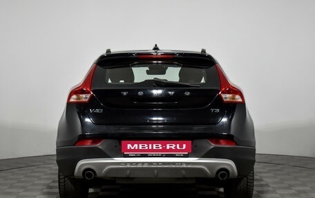 Volvo V40 Cross Country I, 2017 год, 1 990 000 рублей, 6 фотография