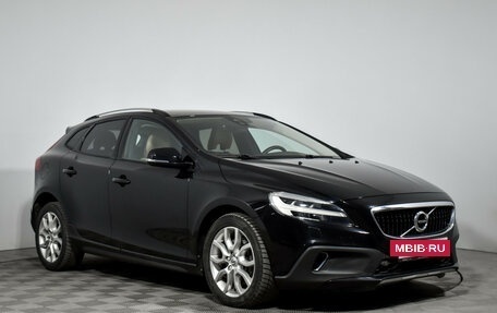 Volvo V40 Cross Country I, 2017 год, 1 990 000 рублей, 3 фотография