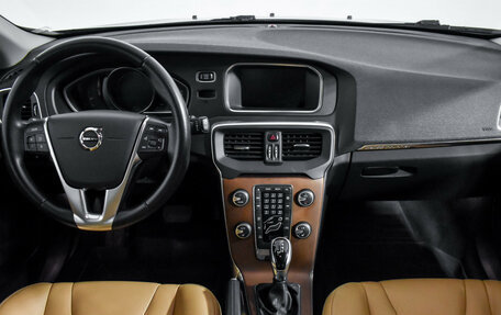 Volvo V40 Cross Country I, 2017 год, 1 990 000 рублей, 14 фотография