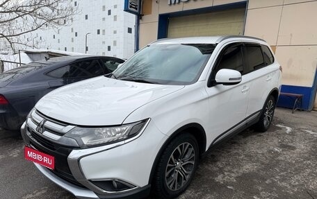 Mitsubishi Outlander III рестайлинг 3, 2015 год, 1 800 000 рублей, 1 фотография