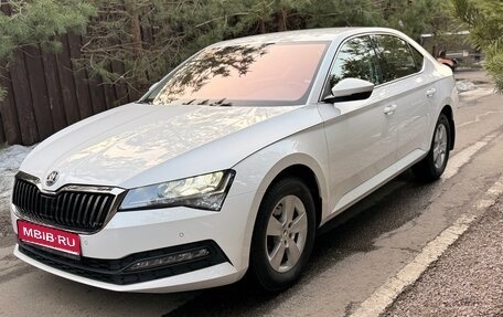 Skoda Superb III рестайлинг, 2021 год, 2 750 000 рублей, 1 фотография