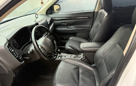 Mitsubishi Outlander III рестайлинг 3, 2015 год, 1 800 000 рублей, 7 фотография