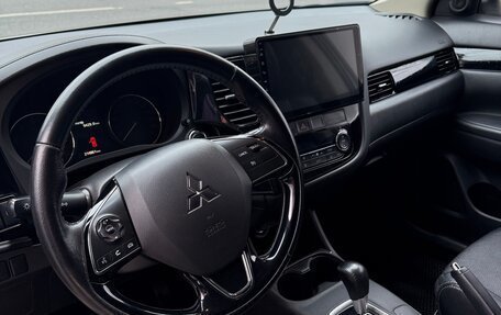 Mitsubishi Outlander III рестайлинг 3, 2015 год, 1 800 000 рублей, 6 фотография