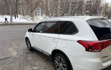 Mitsubishi Outlander III рестайлинг 3, 2015 год, 1 800 000 рублей, 5 фотография