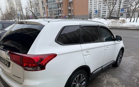 Mitsubishi Outlander III рестайлинг 3, 2015 год, 1 800 000 рублей, 3 фотография