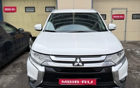 Mitsubishi Outlander III рестайлинг 3, 2015 год, 1 800 000 рублей, 2 фотография