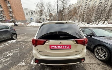 Mitsubishi Outlander III рестайлинг 3, 2015 год, 1 800 000 рублей, 4 фотография