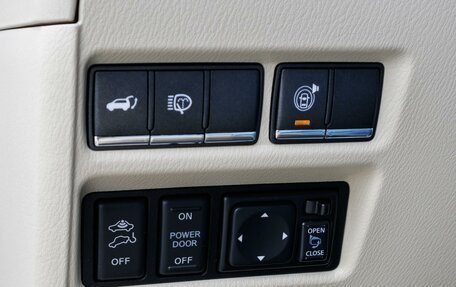 Nissan Patrol, 2012 год, 1 700 000 рублей, 28 фотография