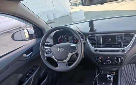 Hyundai Solaris II рестайлинг, 2018 год, 600 000 рублей, 9 фотография