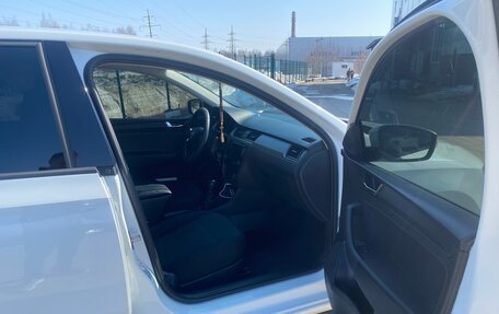 Skoda Rapid I, 2017 год, 1 050 000 рублей, 6 фотография