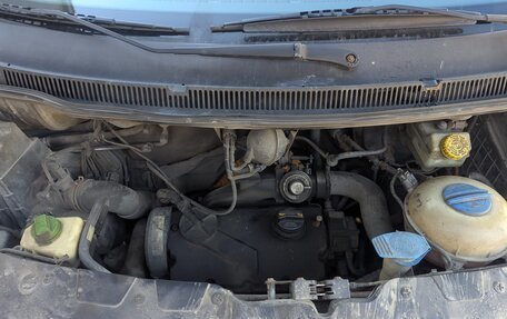 Volkswagen Transporter T5 рестайлинг, 2006 год, 1 000 000 рублей, 13 фотография