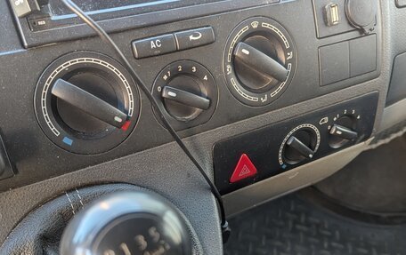 Volkswagen Transporter T5 рестайлинг, 2006 год, 1 000 000 рублей, 8 фотография