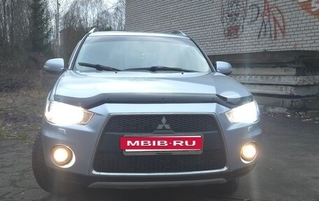 Mitsubishi Outlander III рестайлинг 3, 2010 год, 1 350 000 рублей, 2 фотография