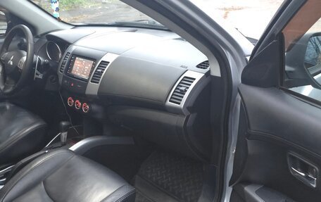 Mitsubishi Outlander III рестайлинг 3, 2010 год, 1 350 000 рублей, 13 фотография