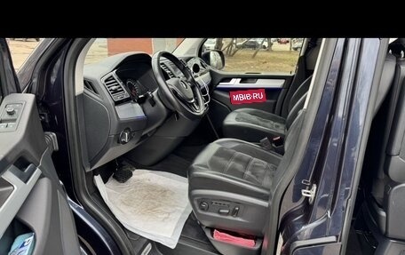 Volkswagen Multivan T6 рестайлинг, 2019 год, 4 900 000 рублей, 6 фотография