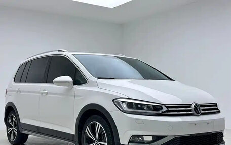 Volkswagen Touran III, 2022 год, 1 690 888 рублей, 3 фотография