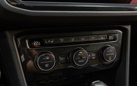 Volkswagen Tiguan II, 2020 год, 2 525 000 рублей, 13 фотография