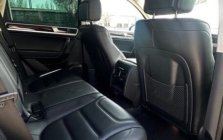 Volkswagen Touareg III, 2015 год, 3 090 000 рублей, 24 фотография